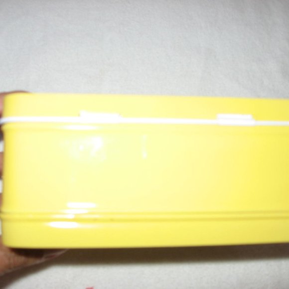 Minions Metal Lunch Box Size 5 1/2 x 4 x 2 1/2" NWT - Picture 6 of 6